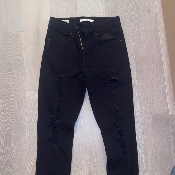 NWOT Levi 721 Black ripped jeans - Picture 1 of 6